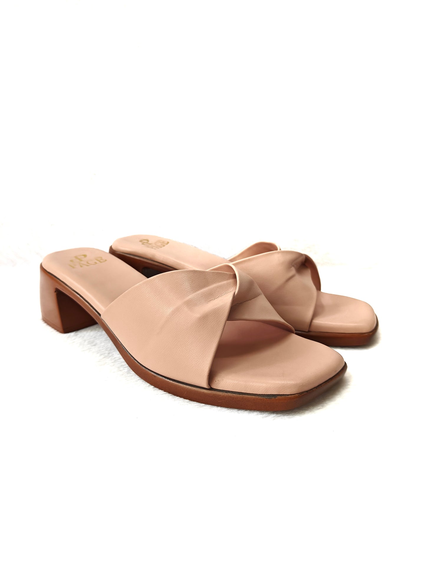 Page Criss-Curve Block Heel Peach (265).