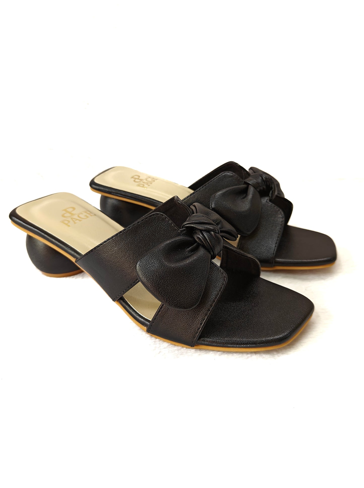 Page Velvet Bow Drift Black (1327-22).