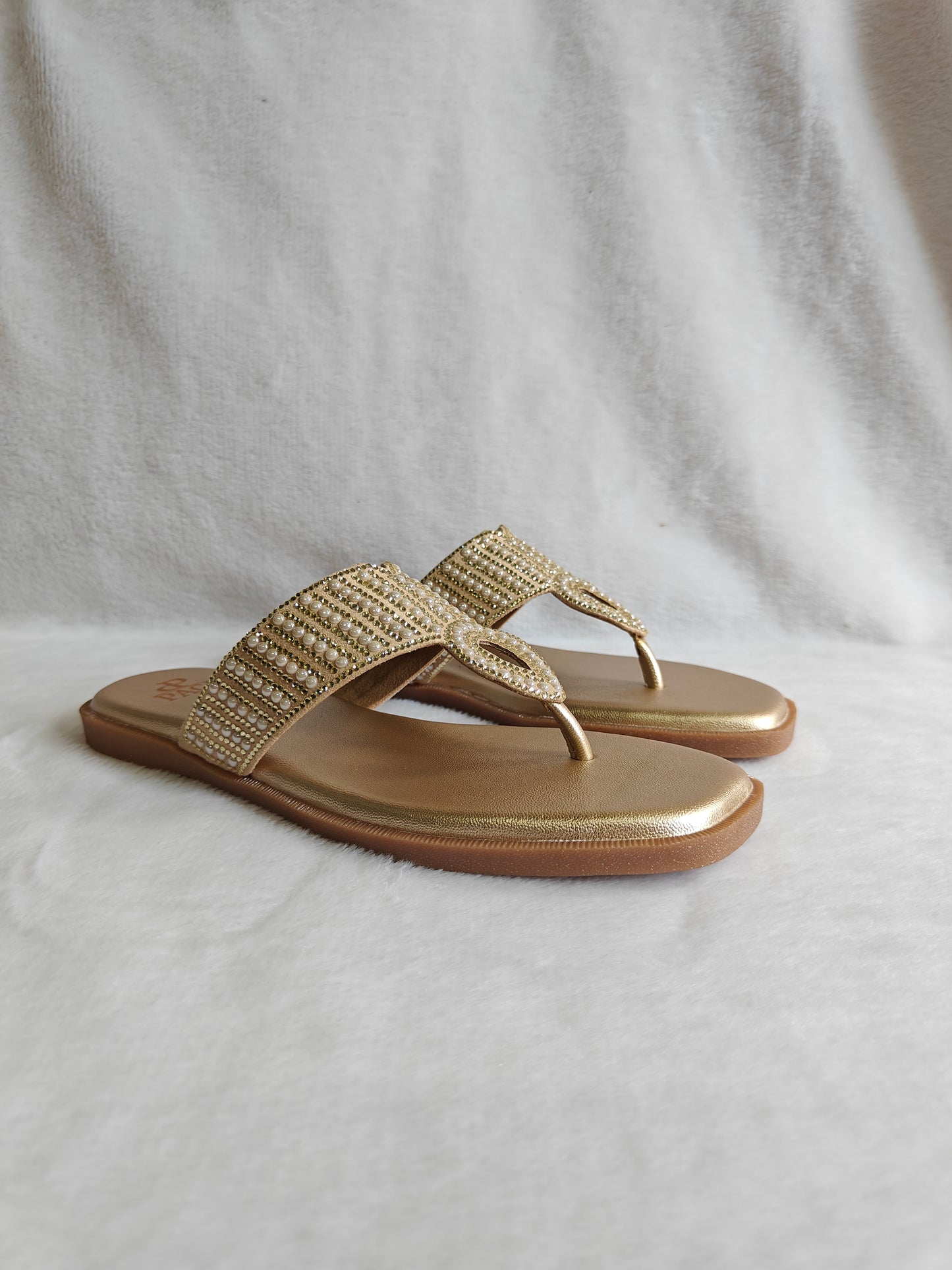 Page Aurora Jewel Thong Gold (1415-28).