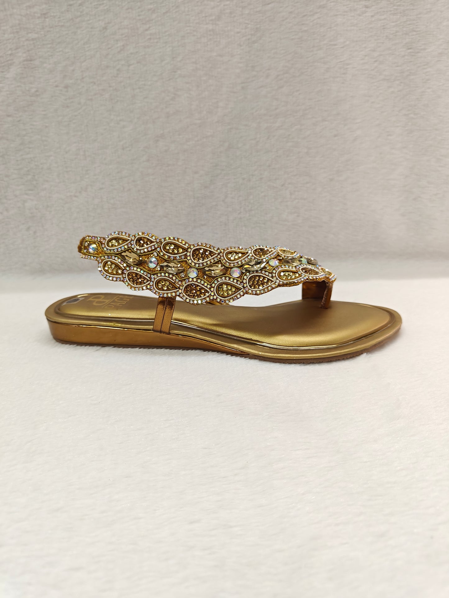 Page Radiant Curve Royale Flats Antique (1173).