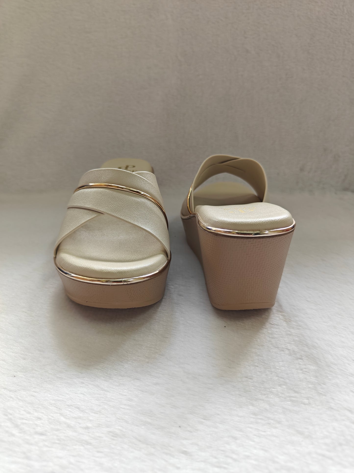 Pace Luxe Cross-Strap Wedge Slides Cream.(1215)