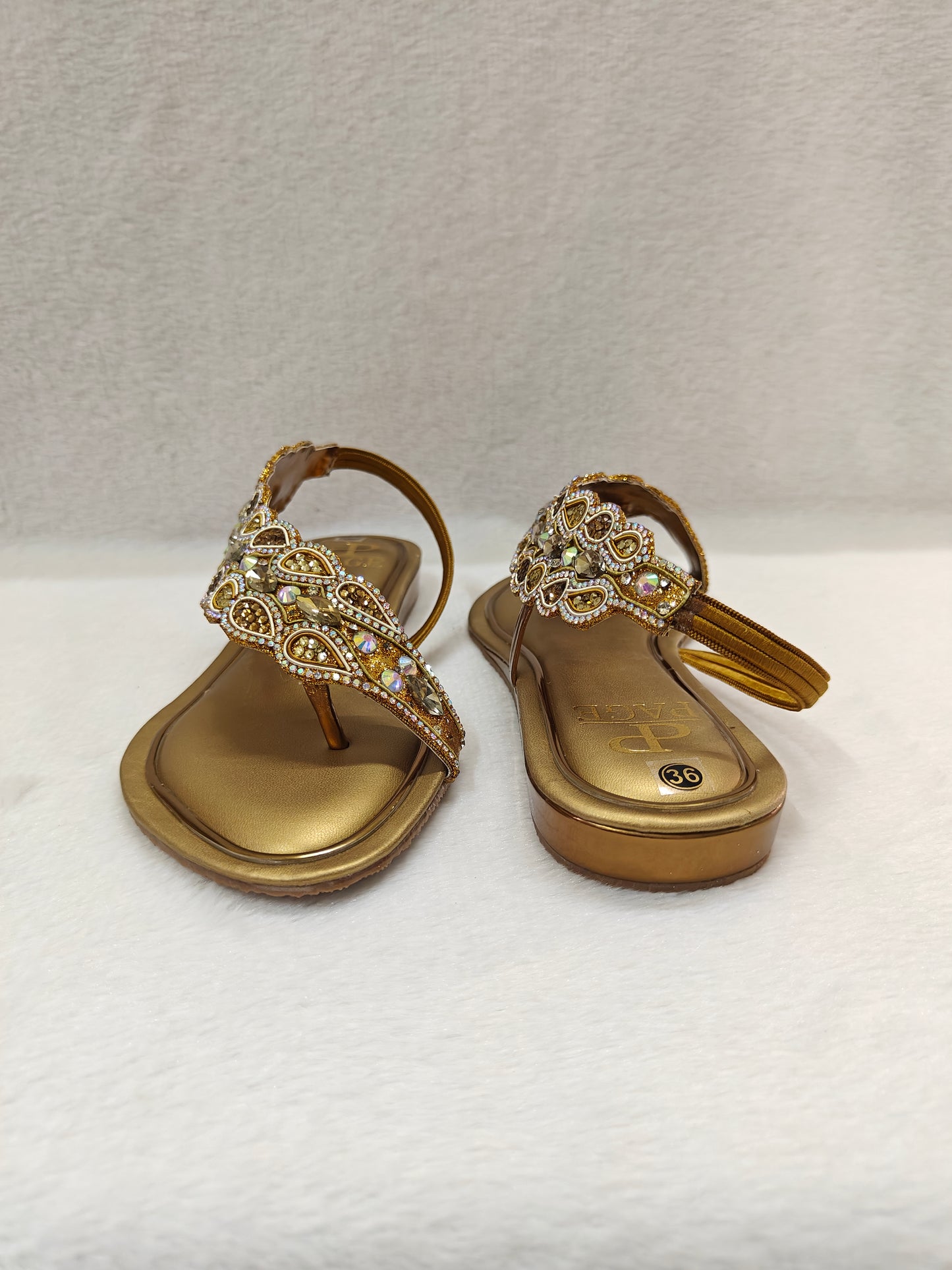 Page Radiant Curve Royale Flats Antique (1173).