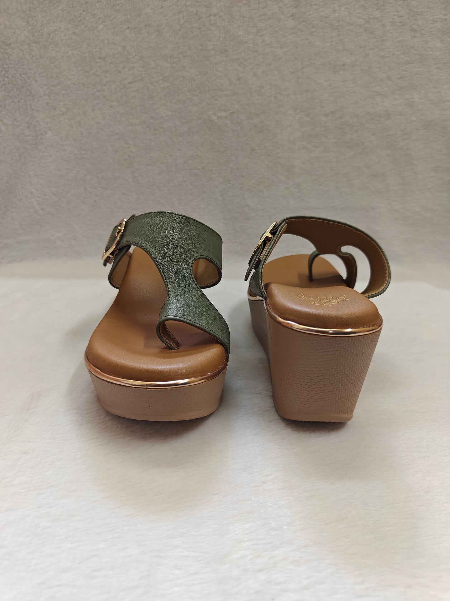 Page Comfort Toe Ring Platform Sandals Green (388).