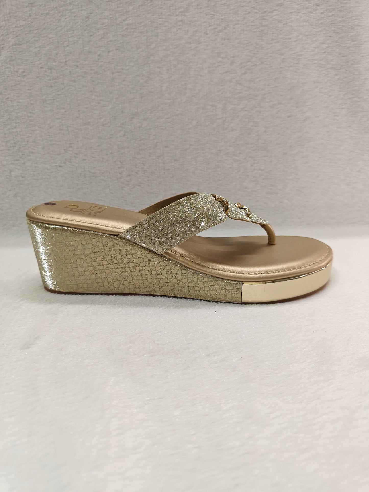 PAGE Radiant Glitz Wedge Gold (399).