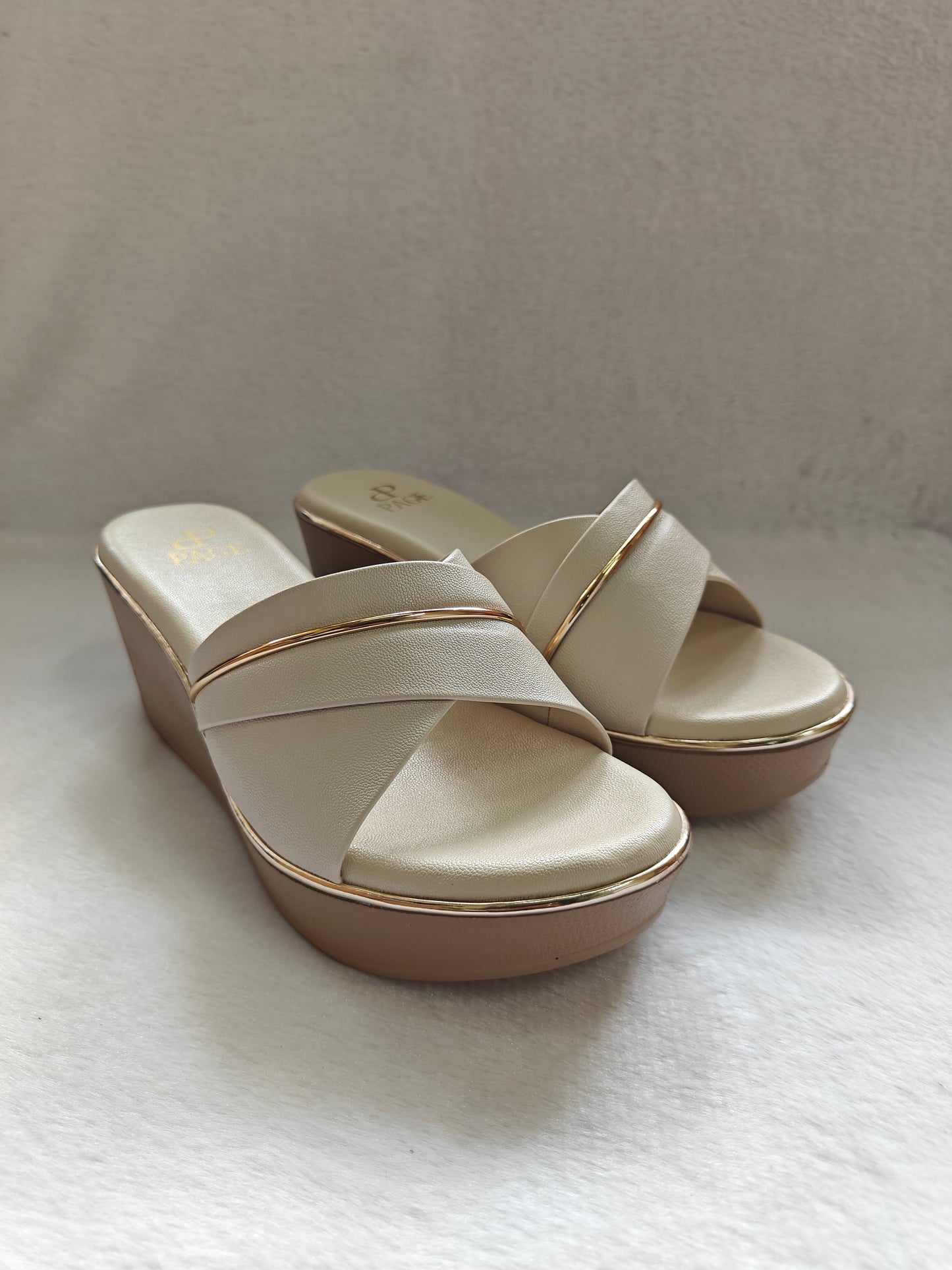 Pace Luxe Cross-Strap Wedge Slides Cream.(1215)