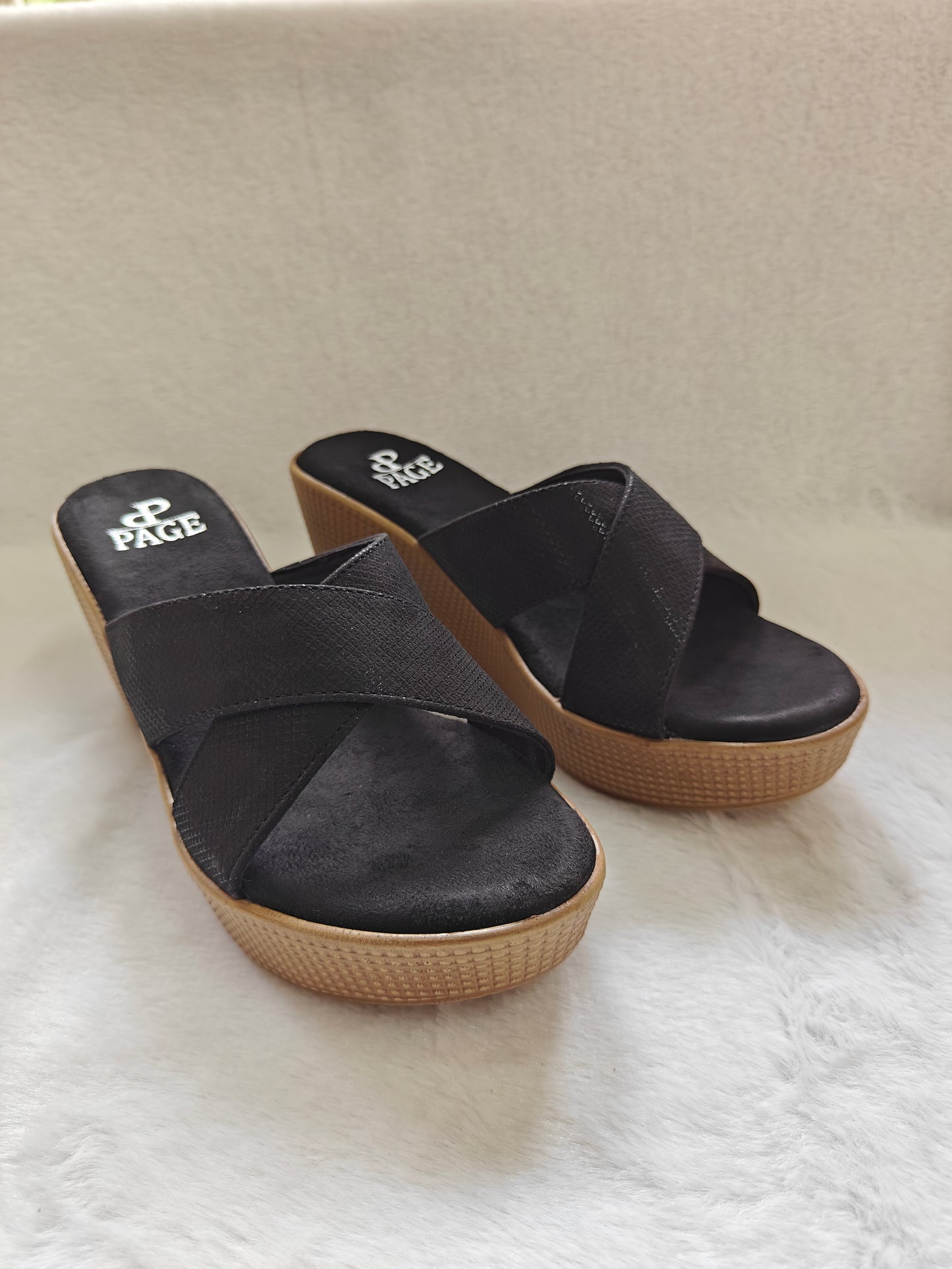 Page SoftStep Criss Cross Black (1317-2).