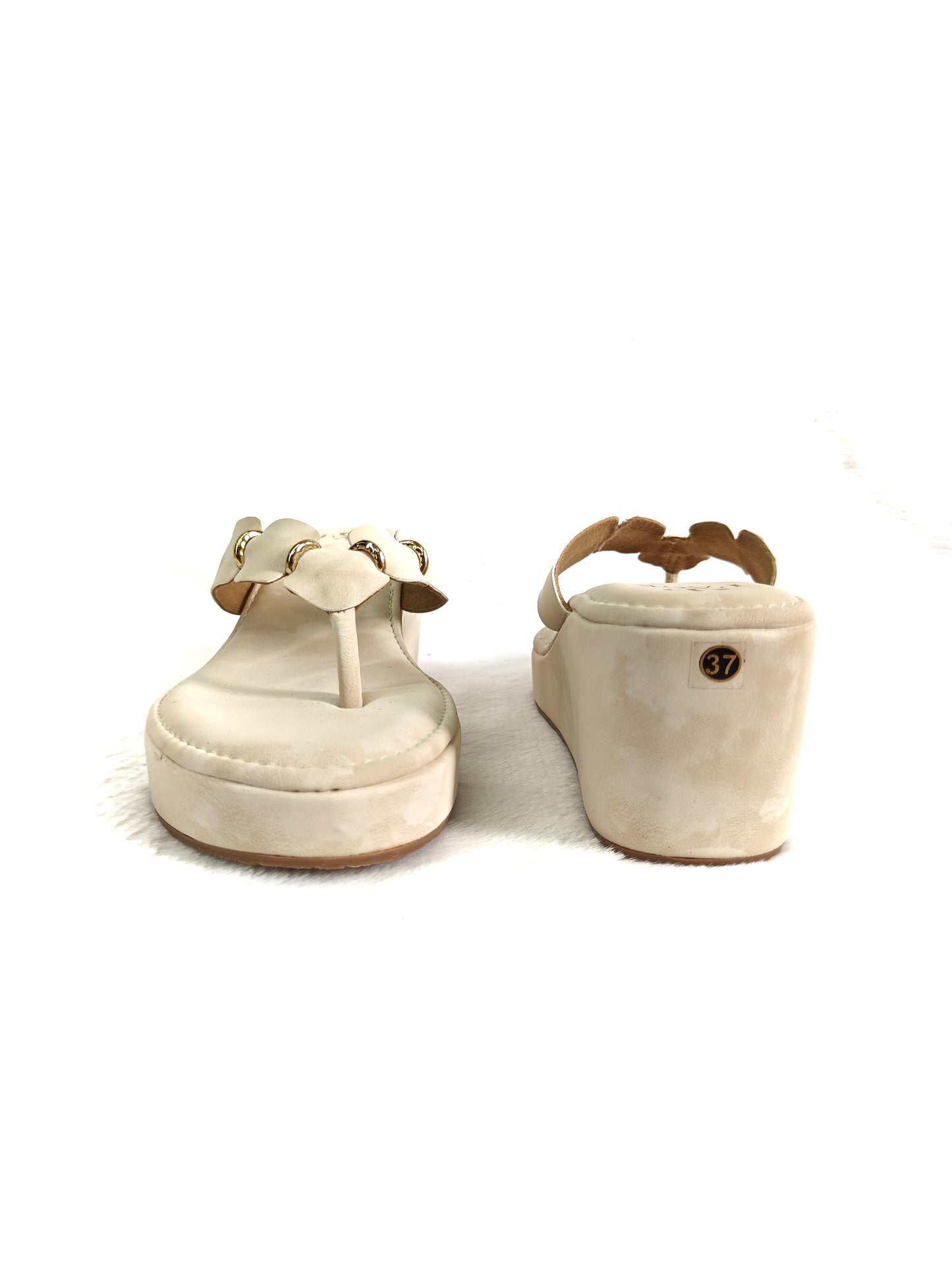 PAGE Eleve Wedge Cream (1411-8).