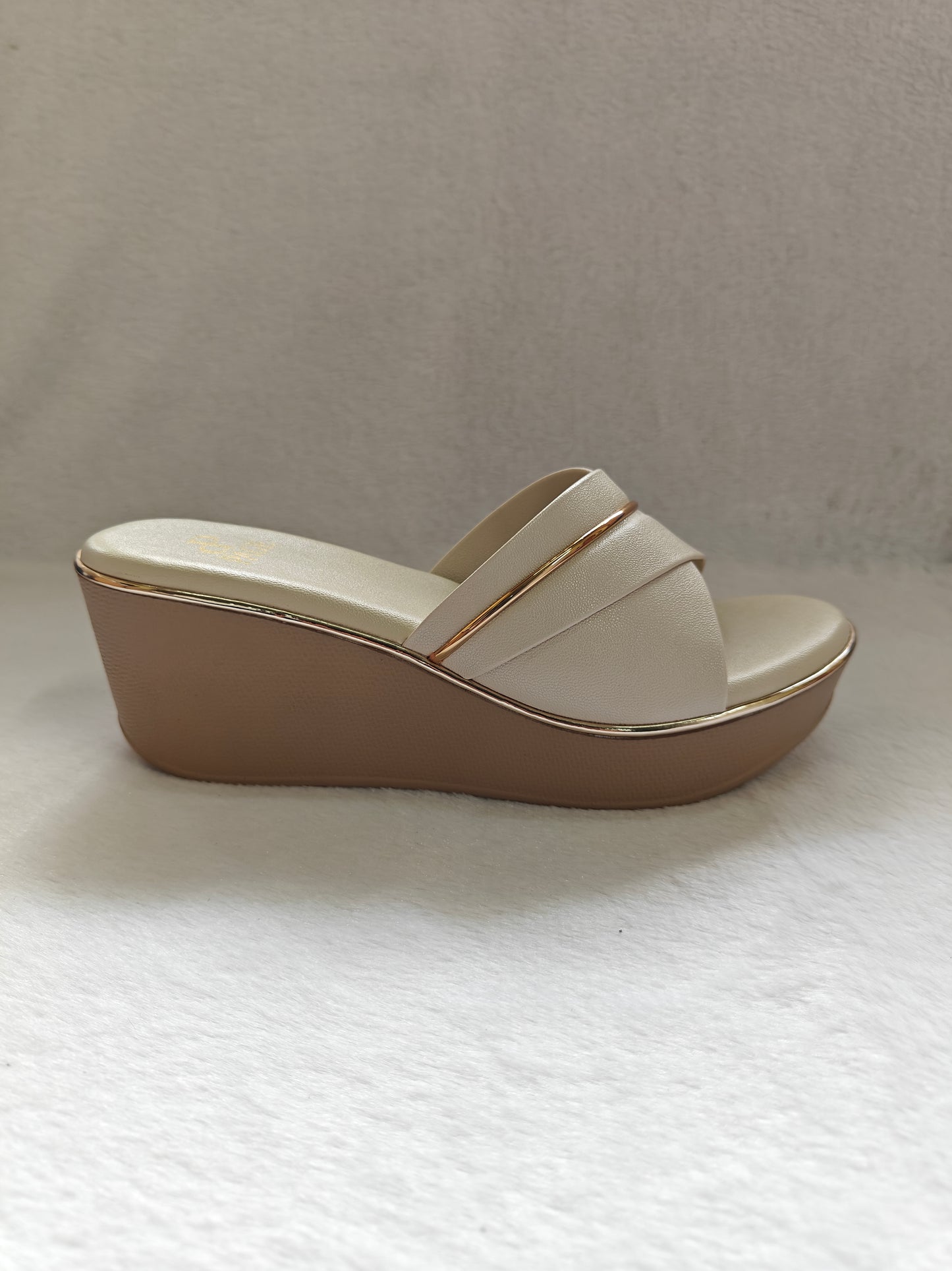 Pace Luxe Cross-Strap Wedge Slides Cream.(1215)
