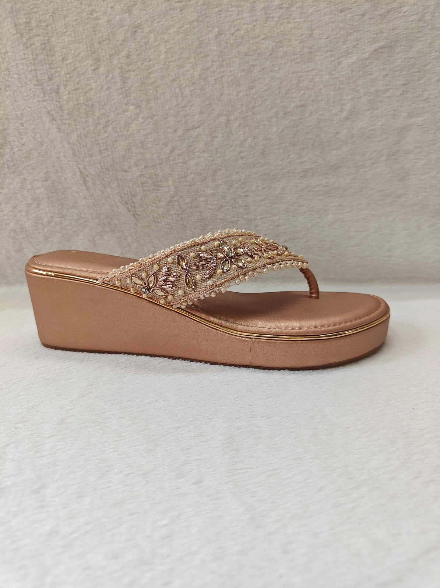 Page GlitzPetal Wedges Rose Gold (636).