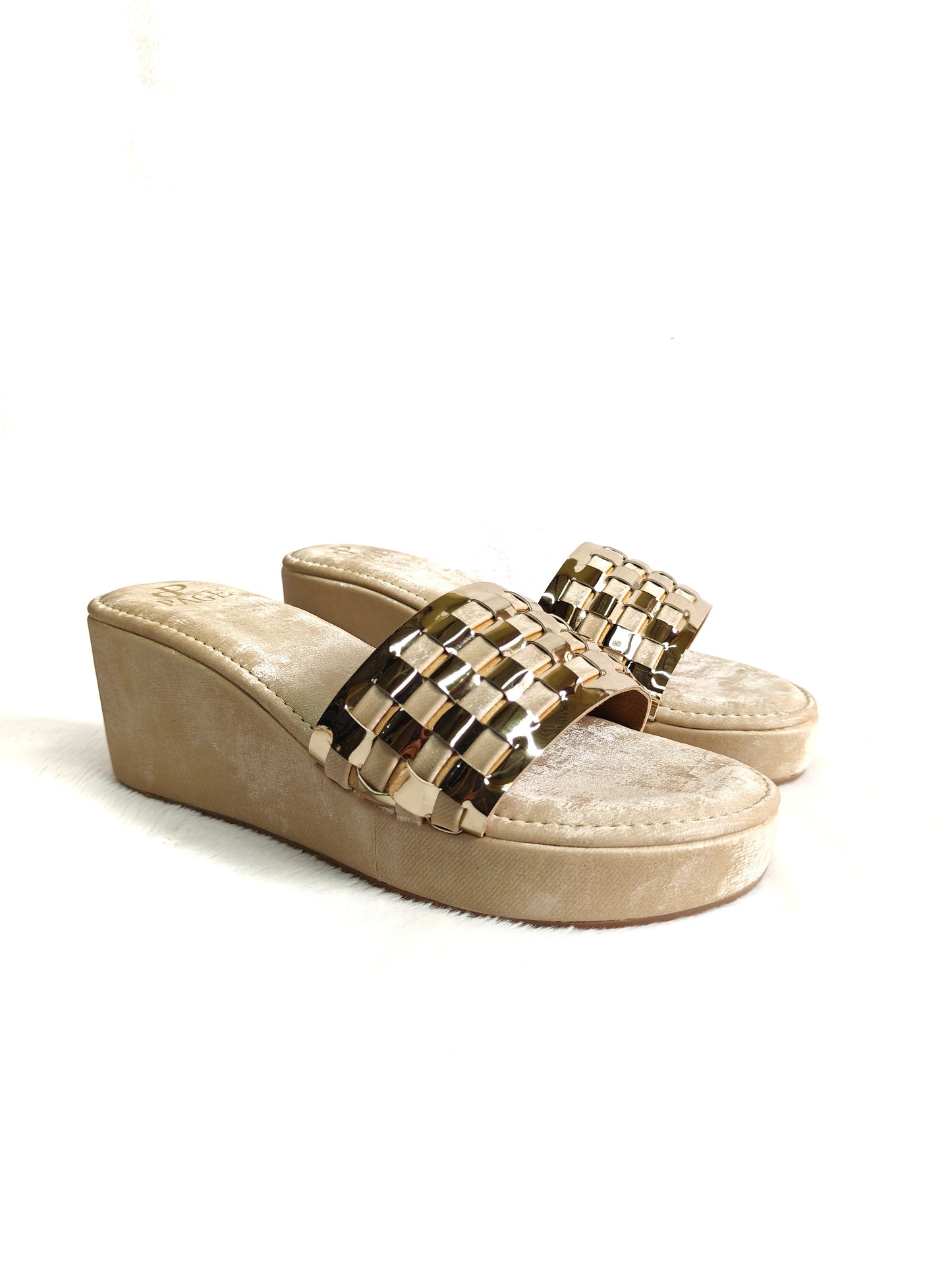 Page Aurelia Crest Wedge Cream (1412-8).