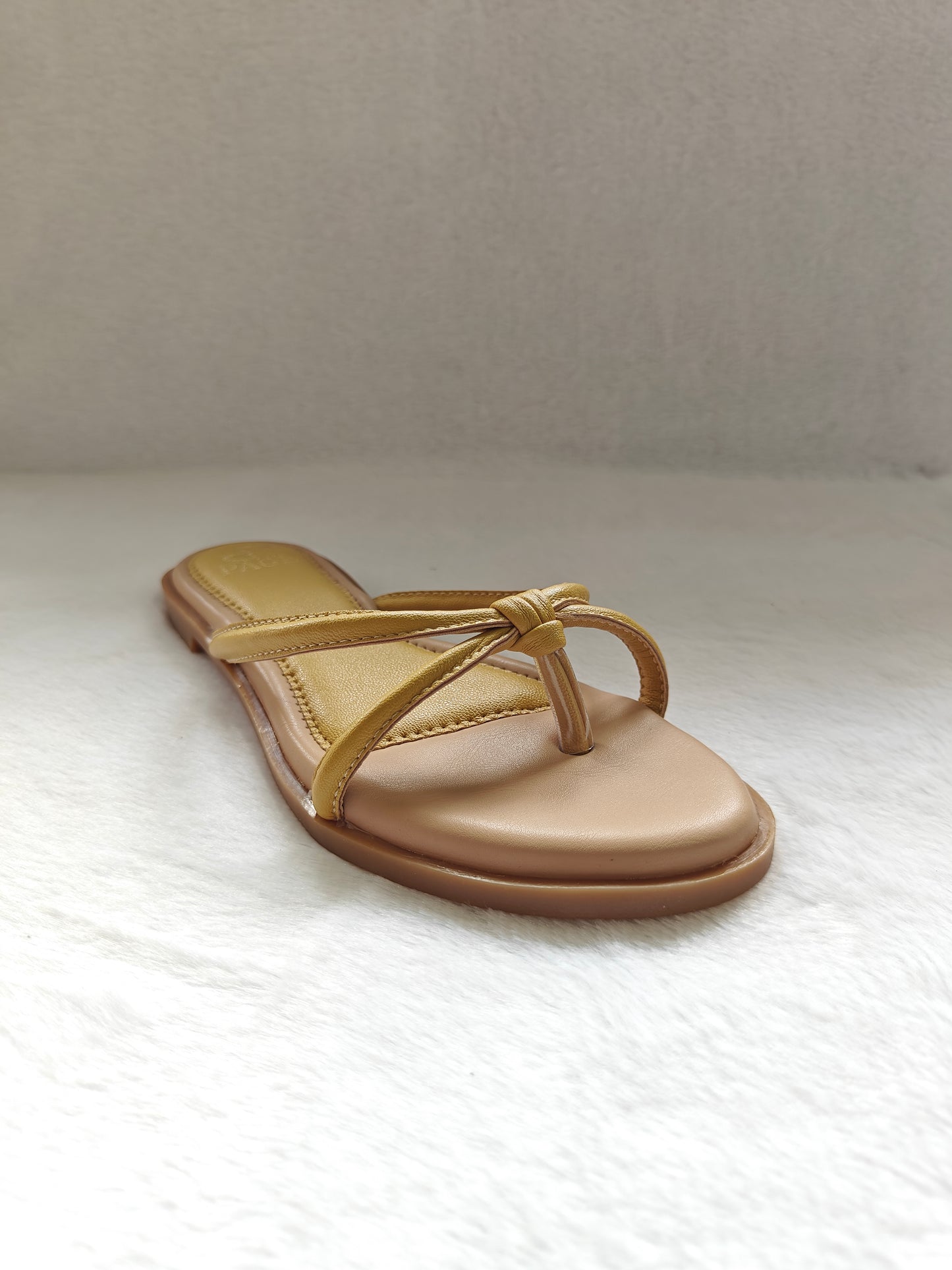 Page Elegant Knotted Flats Yellow (1258-21).