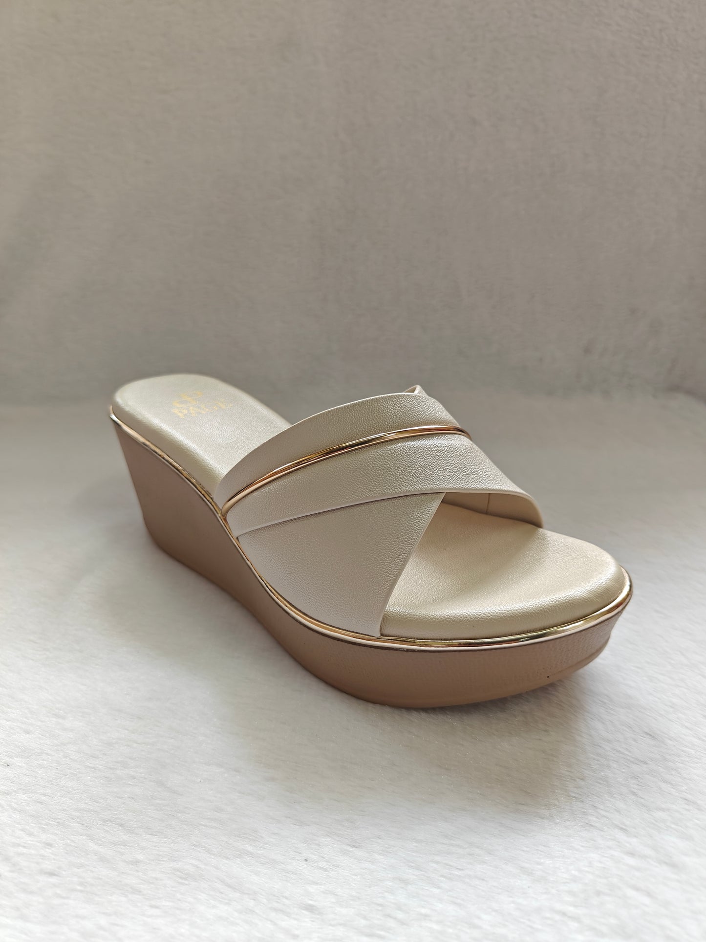 Pace Luxe Cross-Strap Wedge Slides Cream.(1215)