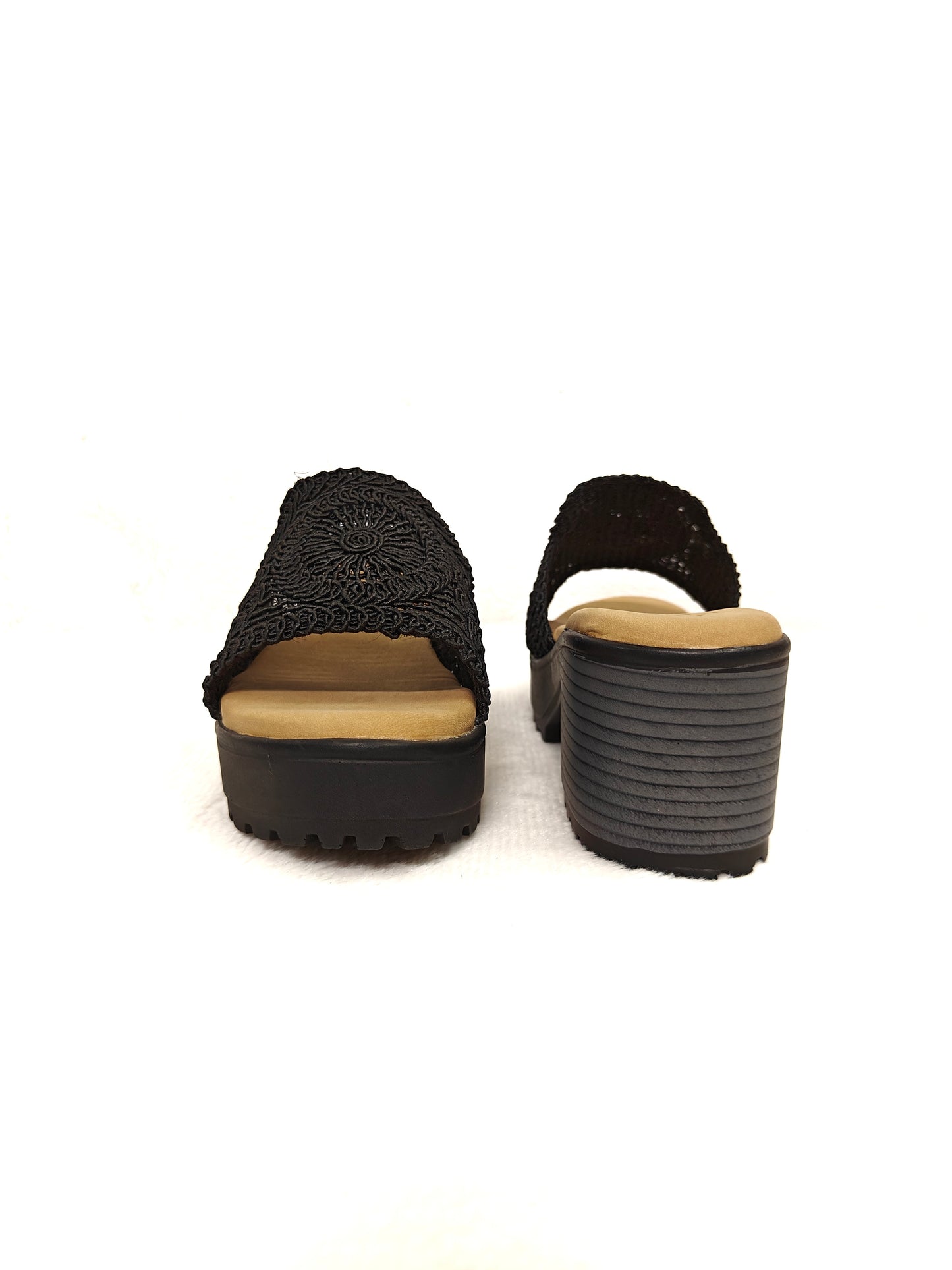 PAGE Amara Thread Black (1397-28).