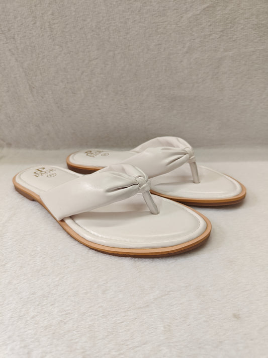 Page Noir Twist Flats White.