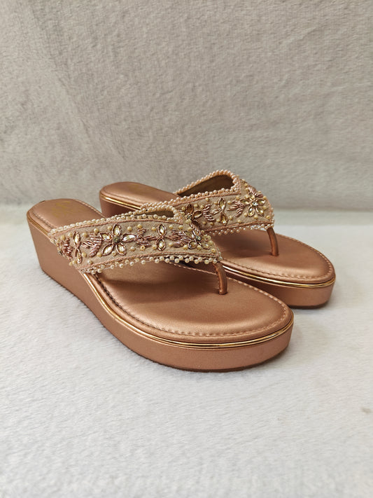 Page GlitzPetal Wedges Rose Gold (636).