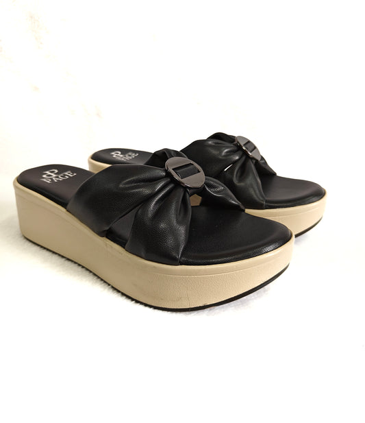 Page Luxe Knot Elevate Slides Black (1373-1).