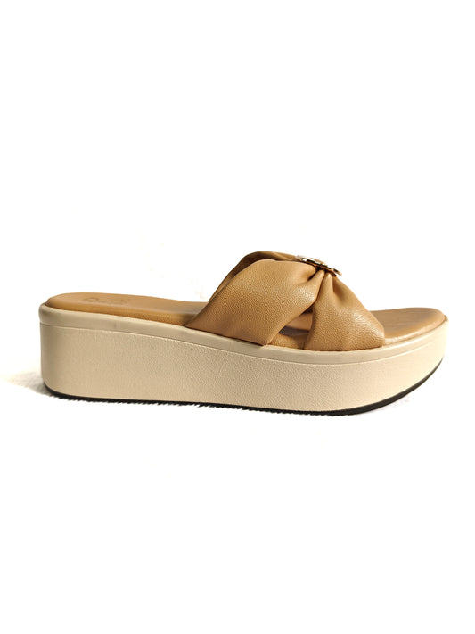 Page Luxe Knot Elevate Slides Chickoo (1373-1).