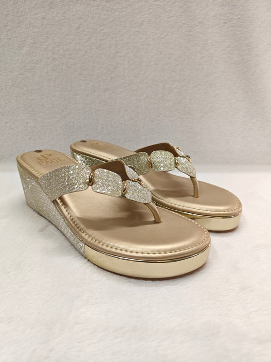 PAGE Radiant Glitz Wedge Gold (399).