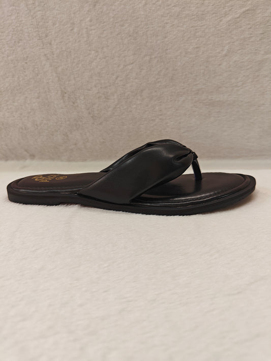 Page Noir Twist Flats Black.