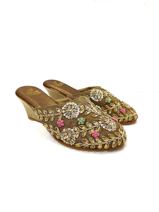 Page Golden Petal Wedges Antique (753).